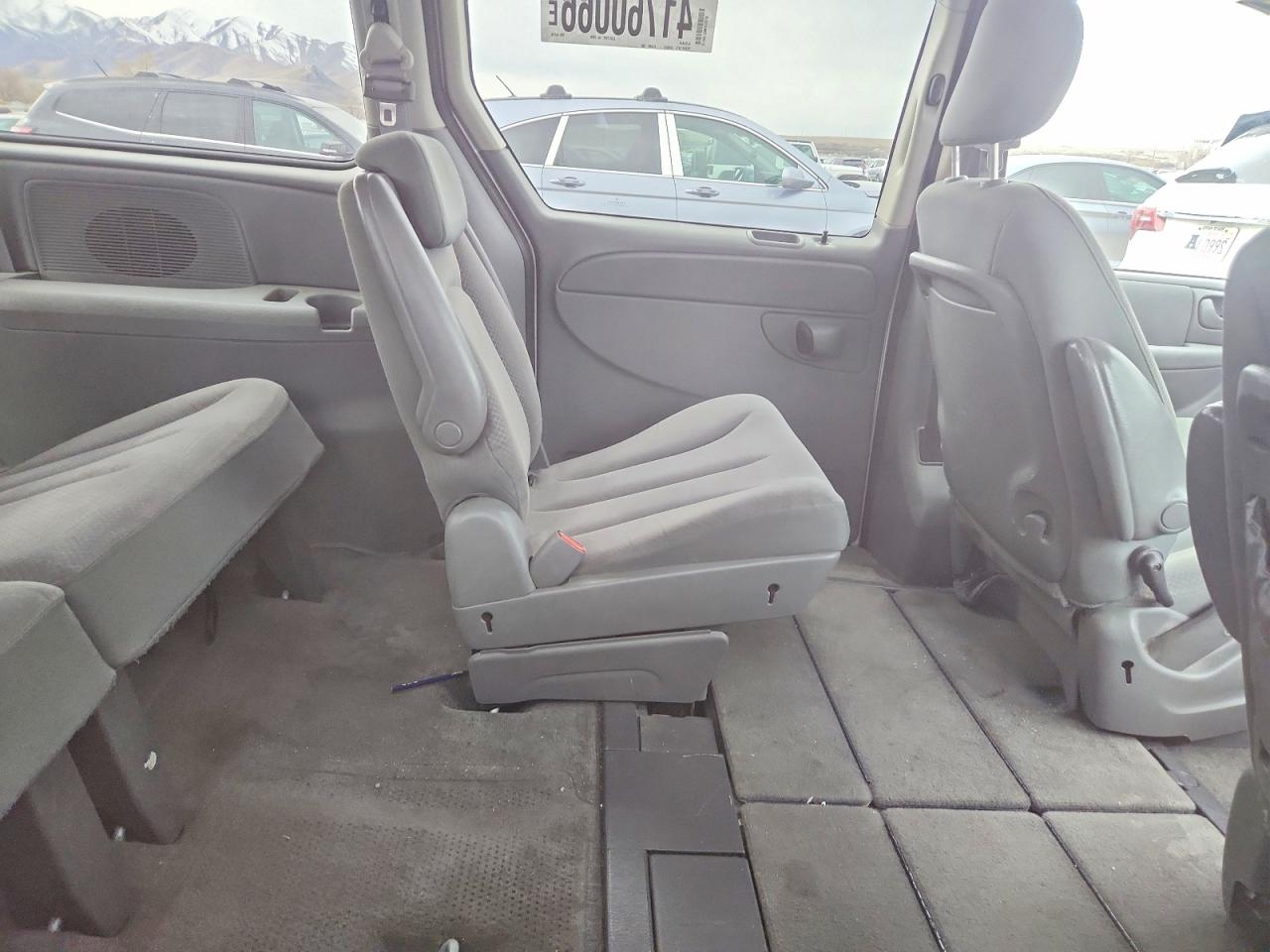 2007 CHRYSLER TOWN & COUNTRY LX photo 11