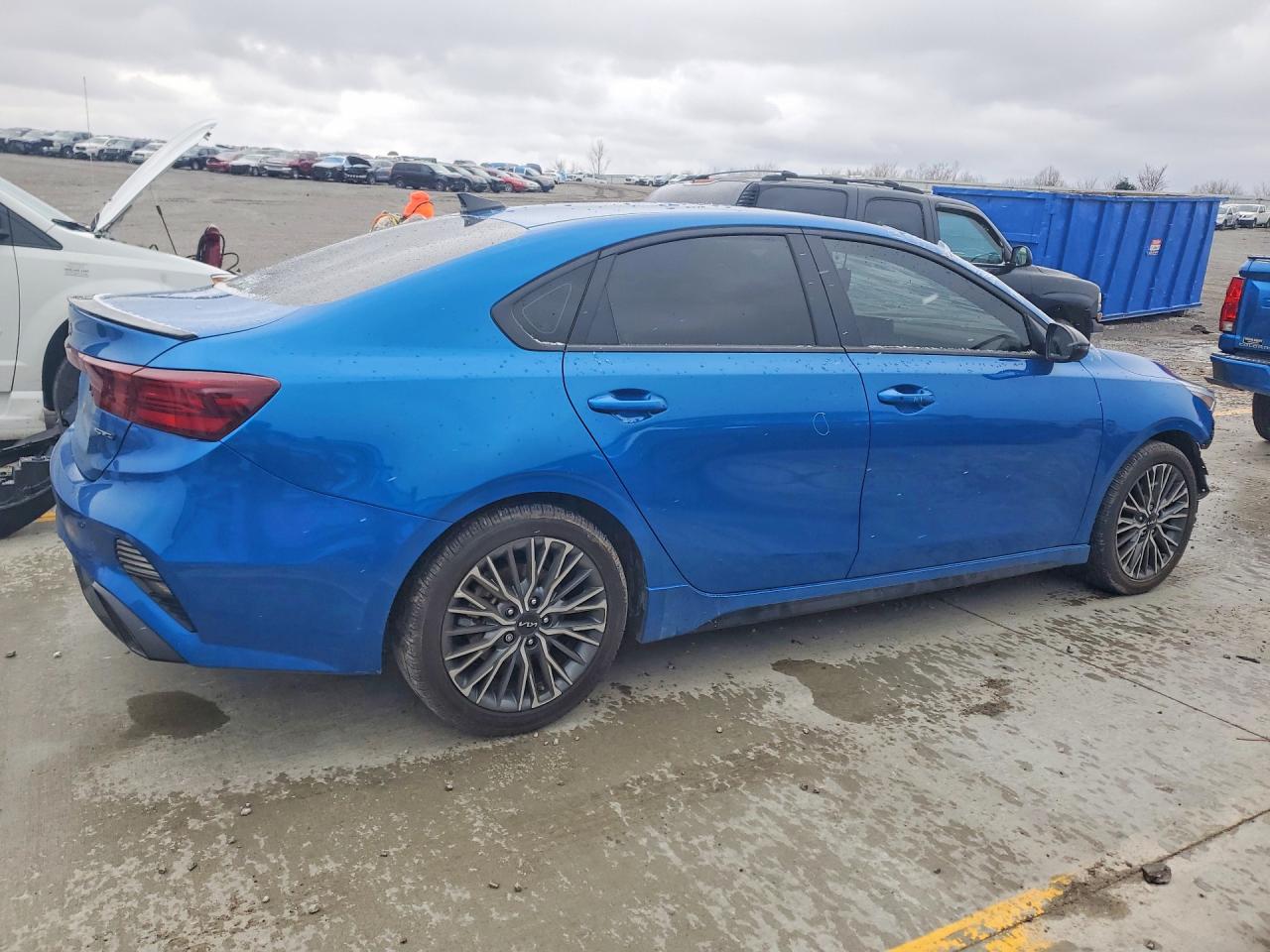 2023 KIA FORTE GT-LINE photo 3