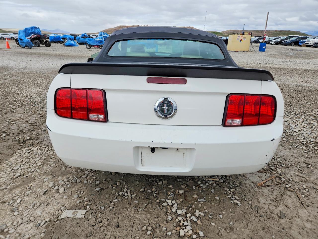 2005 FORD MUSTANG photo 16