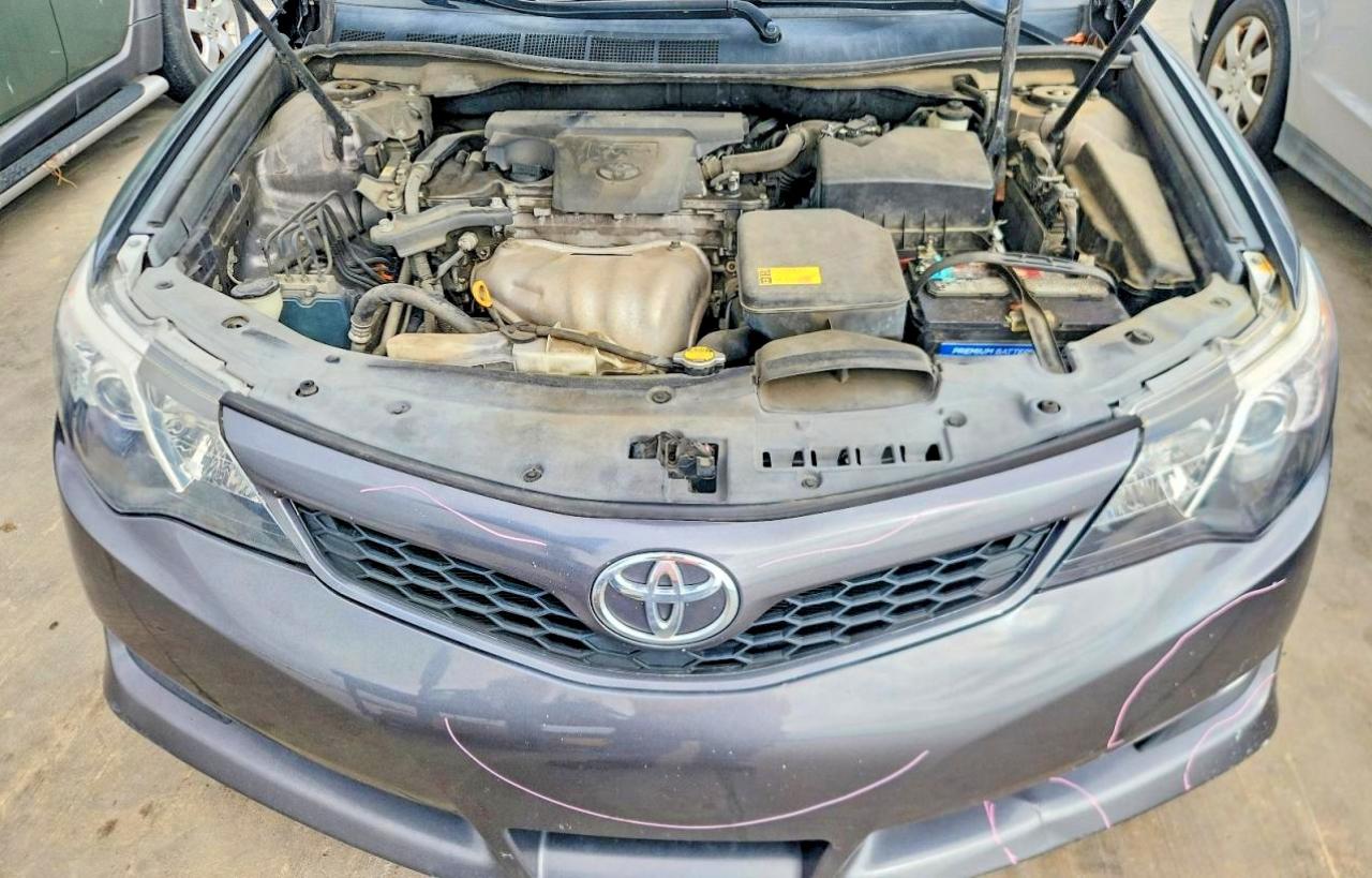 2014 TOYOTA CAMRY SE photo 11