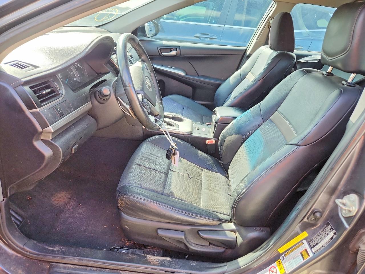 2014 TOYOTA CAMRY SE photo 7