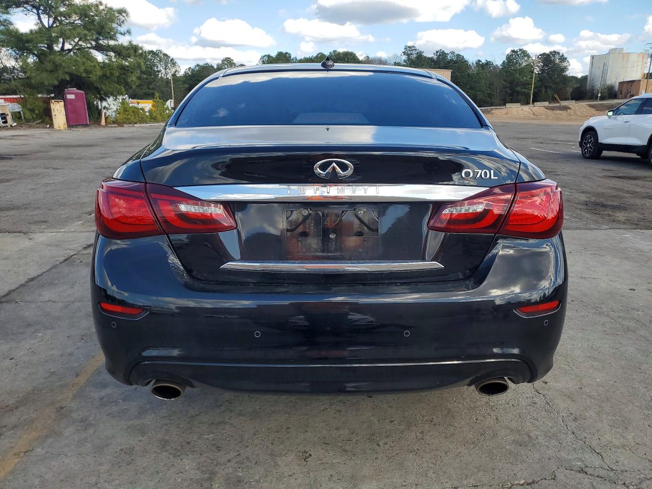 2016 INFINITI Q70L 3.7 photo 6