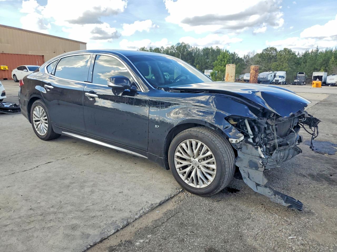 2016 INFINITI Q70L 3.7 photo 4