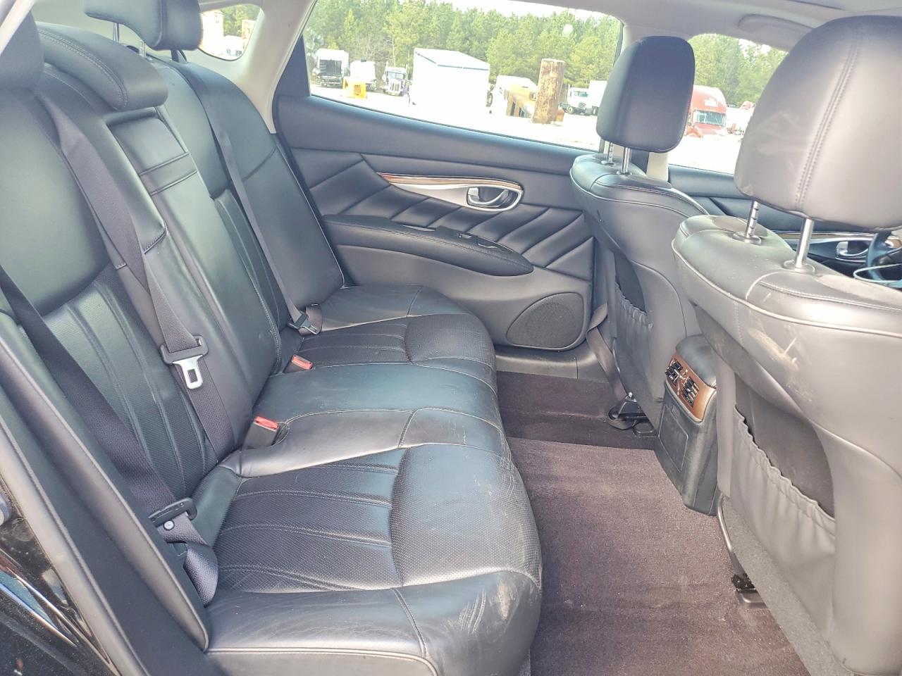 2016 INFINITI Q70L 3.7 photo 10
