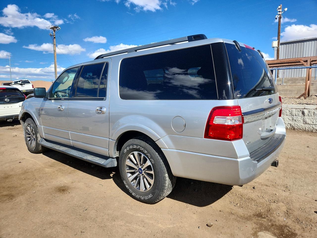 2017 FORD EXPEDITION EL XLT photo 2