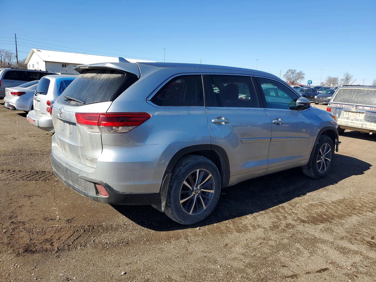 2018 TOYOTA HIGHLANDER XLE photo 3