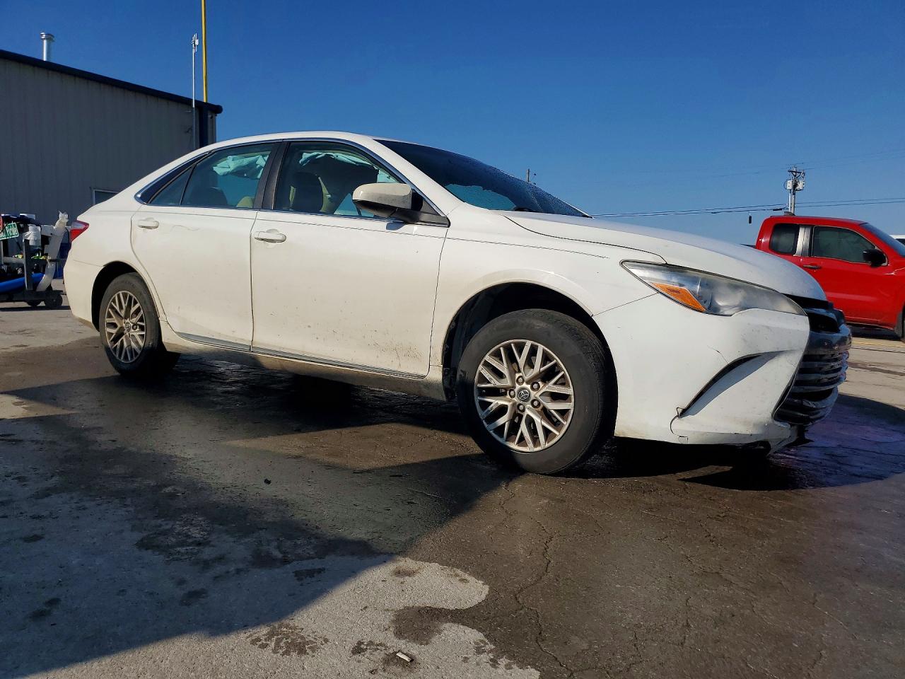 2017 TOYOTA CAMRY LE photo 4