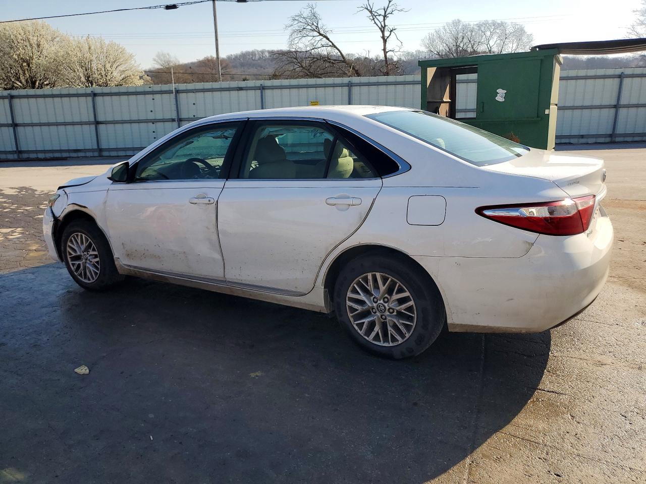 2017 TOYOTA CAMRY LE photo 2