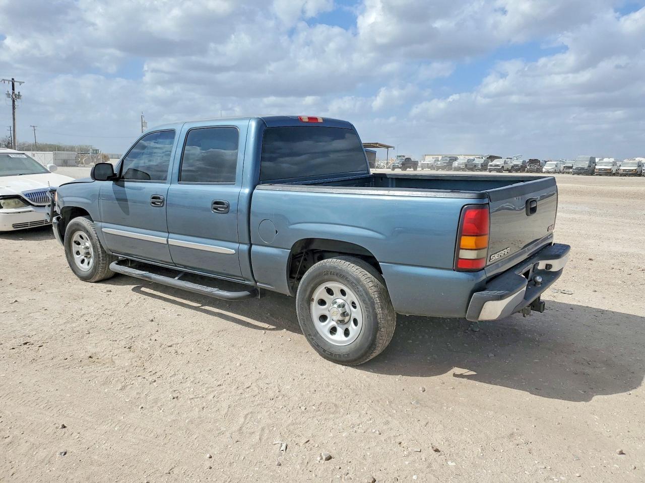 2007 GMC NEW SIERRA C1500 CLASSIC photo 2