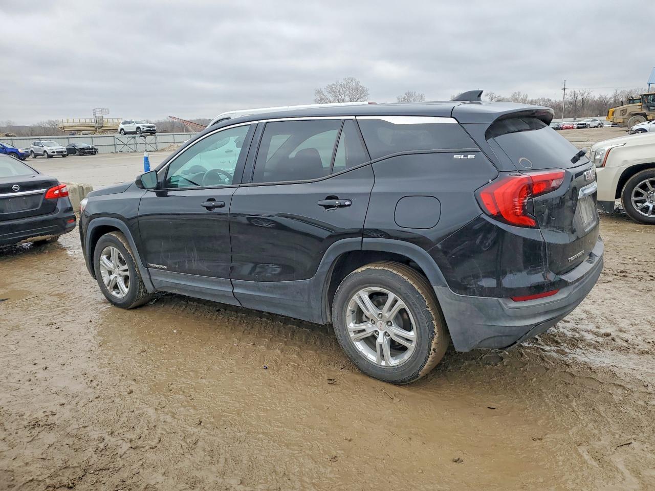 2018 GMC TERRAIN SLE photo 2