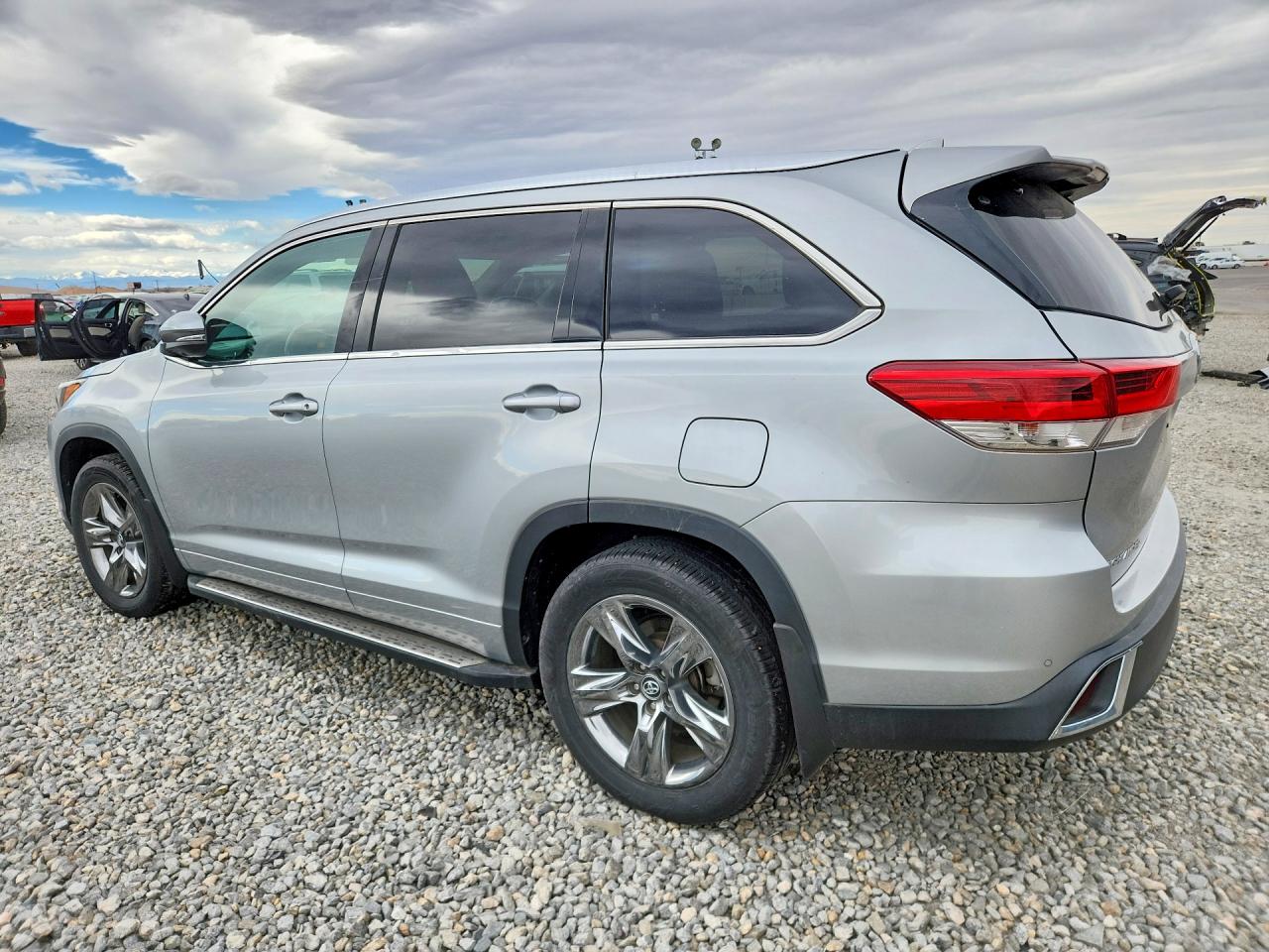2018 TOYOTA HIGHLANDER LIMITED PLATINUM photo 2