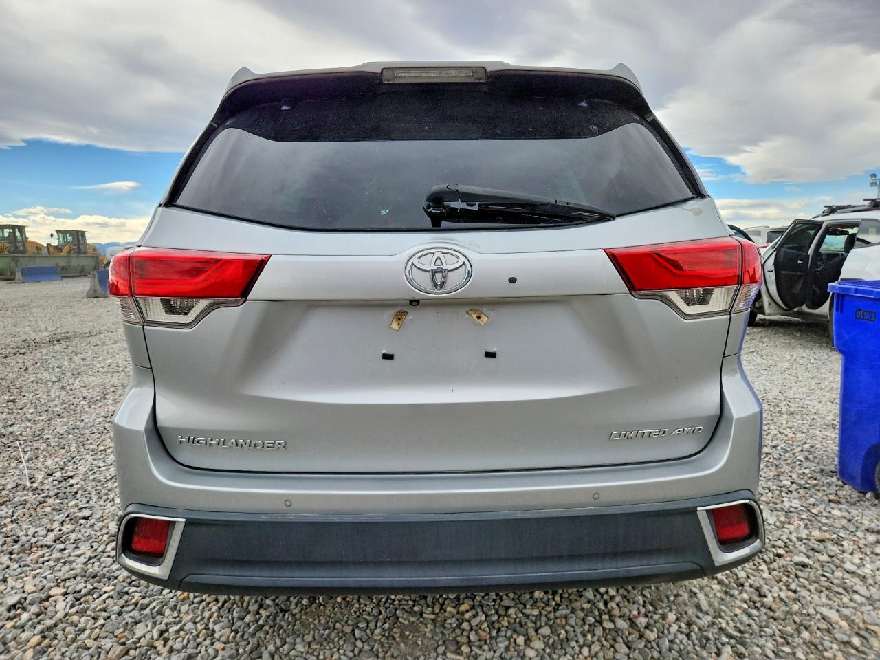 2018 TOYOTA HIGHLANDER LIMITED PLATINUM photo 6