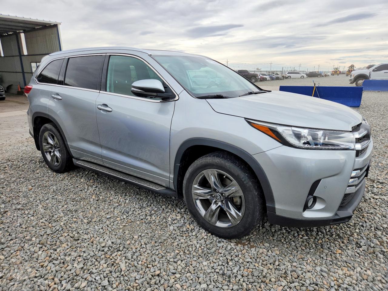 2018 TOYOTA HIGHLANDER LIMITED PLATINUM photo 4
