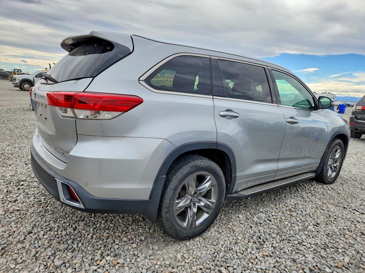 2018 TOYOTA HIGHLANDER LIMITED PLATINUM photo 3