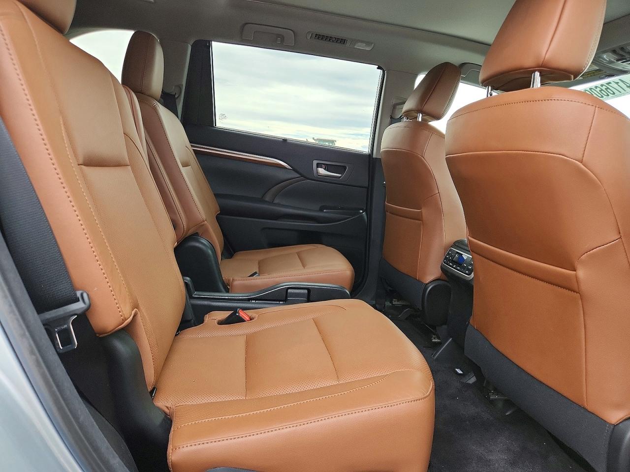 2018 TOYOTA HIGHLANDER LIMITED PLATINUM photo 11