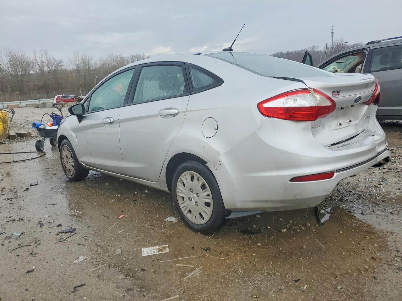 2016 FORD FIESTA S photo 4