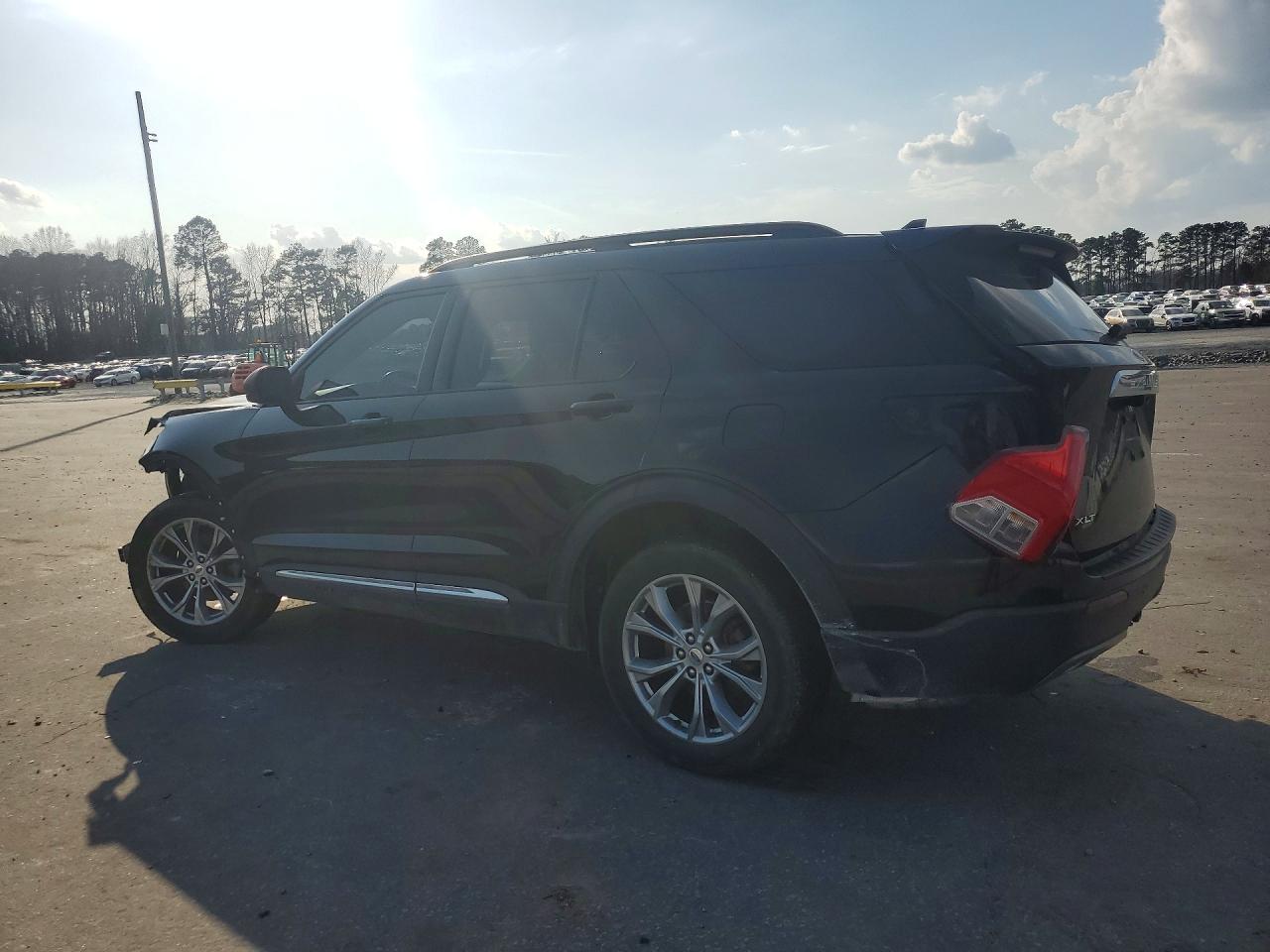 2020 FORD EXPLORER XLT photo 3
