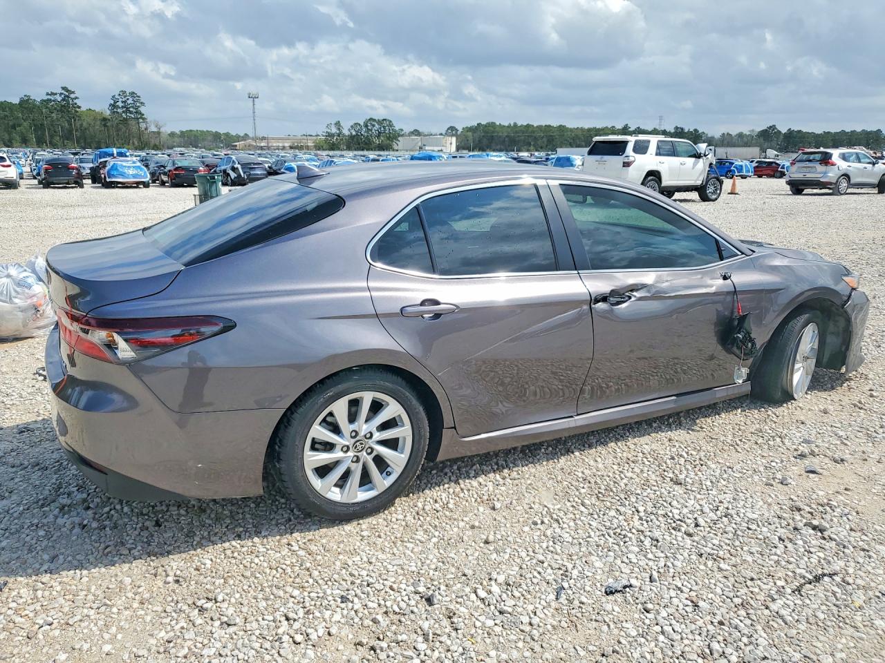 2024 TOYOTA CAMRY LE photo 3