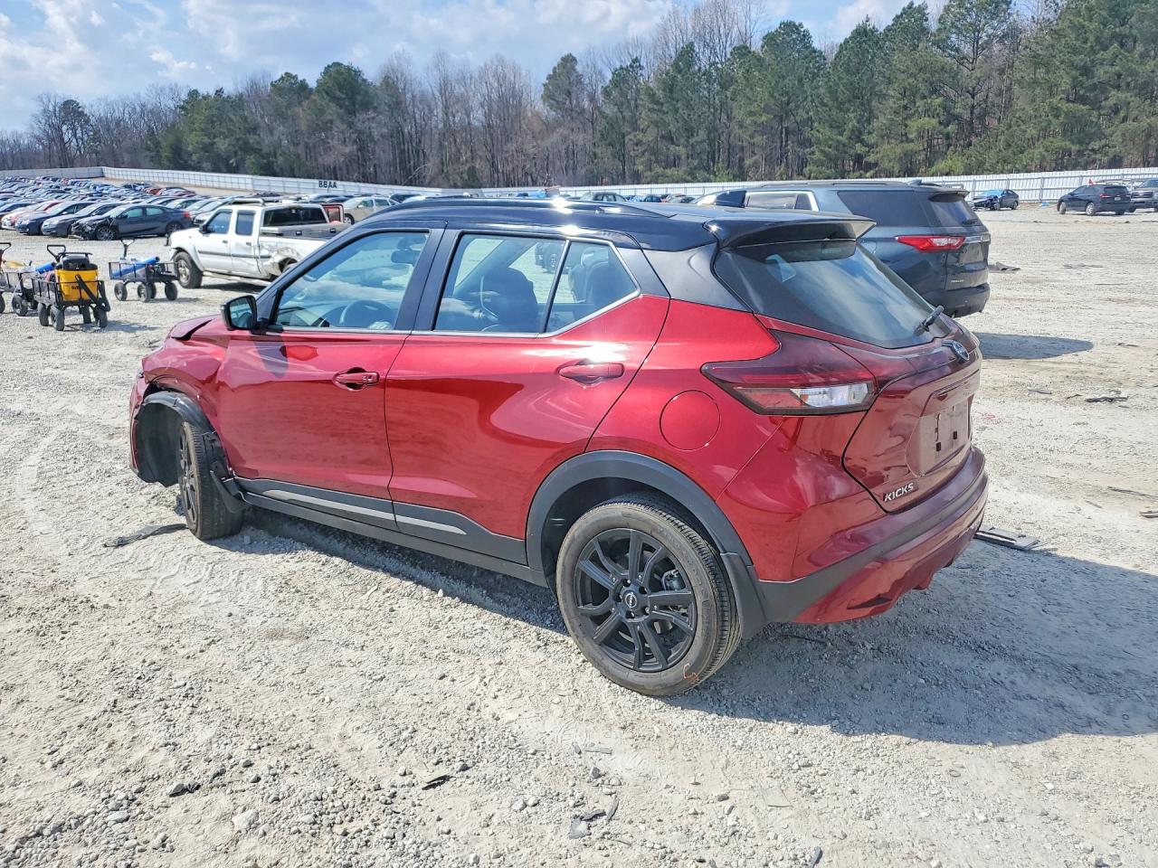 2023 NISSAN KICKS SR photo 3