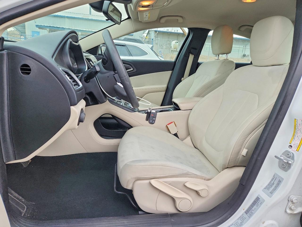 2016 CHRYSLER 200 LIMITED photo 7