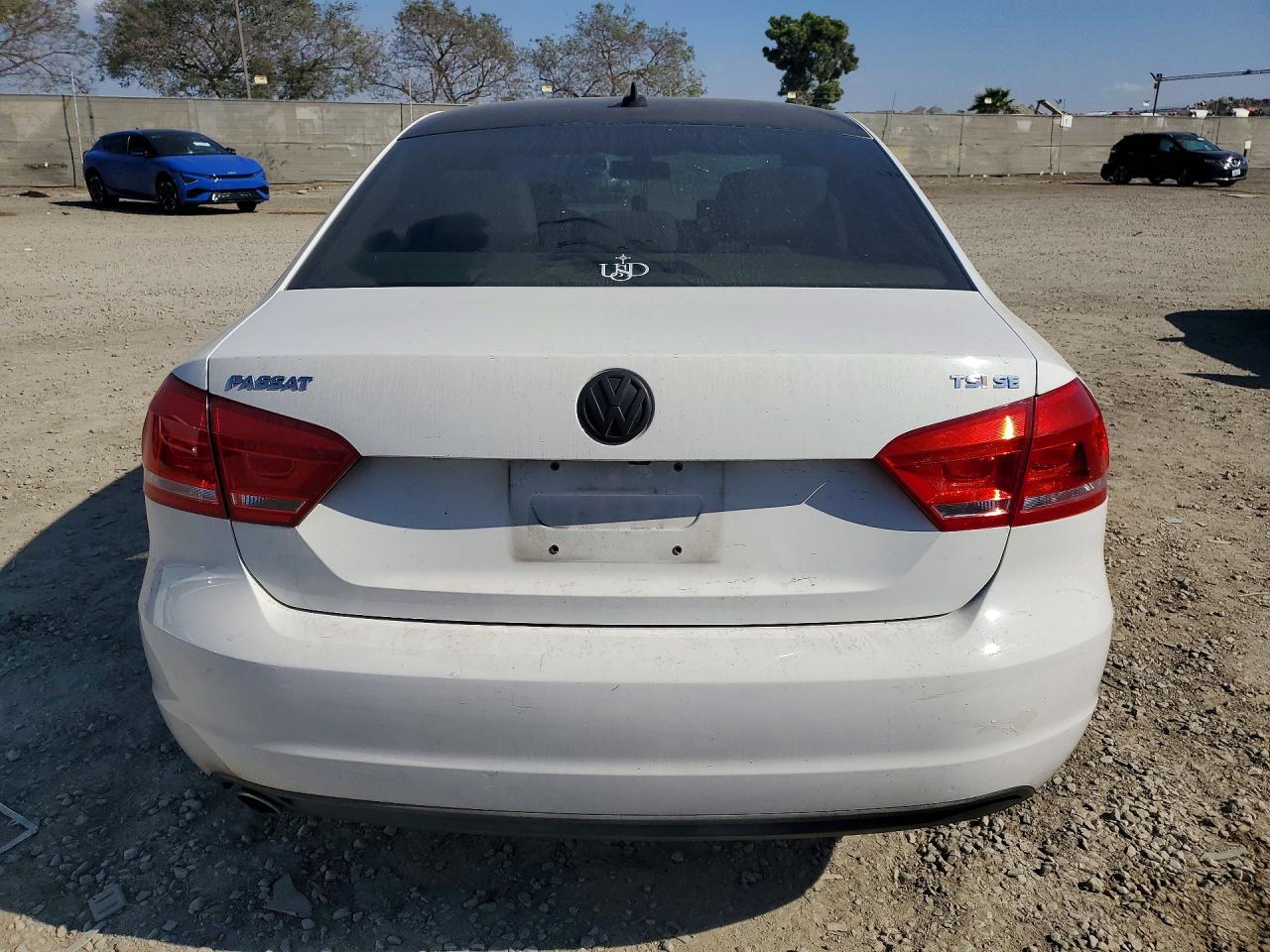 2014 VOLKSWAGEN PASSAT SE photo 6
