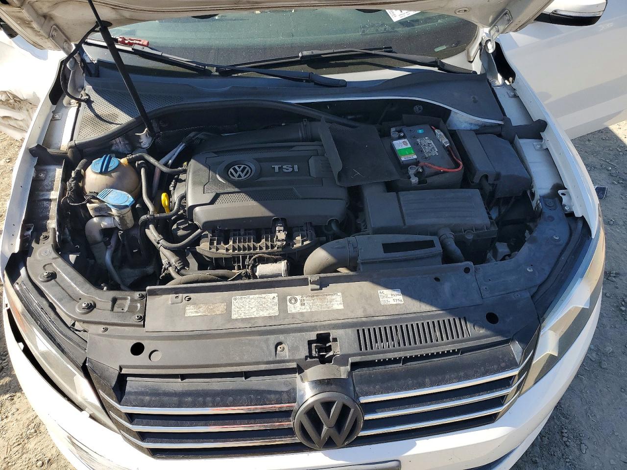 2014 VOLKSWAGEN PASSAT SE photo 11