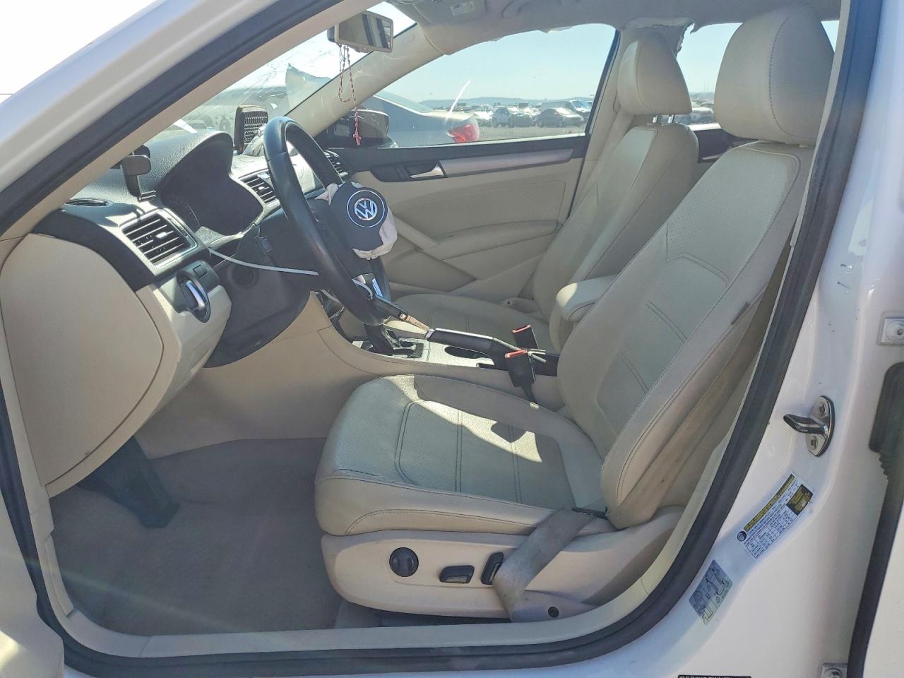 2014 VOLKSWAGEN PASSAT SE photo 7