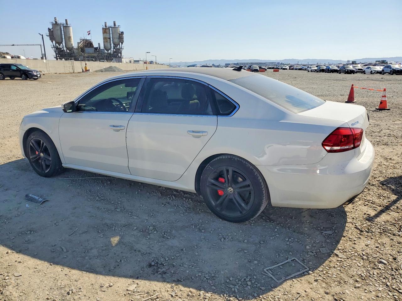 2014 VOLKSWAGEN PASSAT SE photo 2
