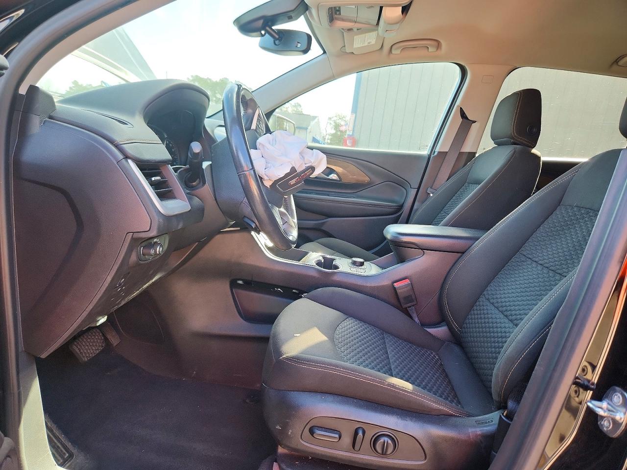 2020 GMC TERRAIN SLE photo 13