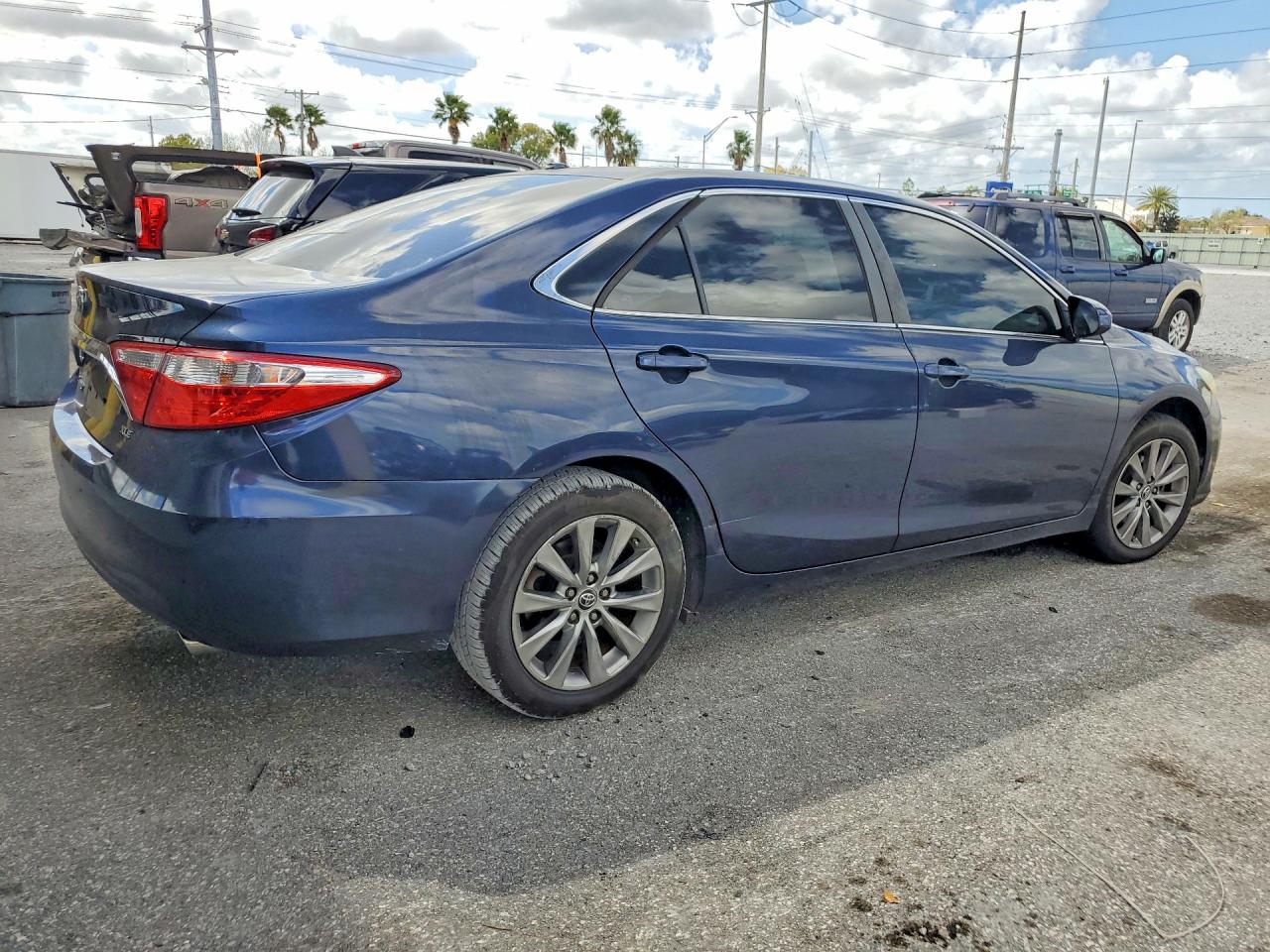 2015 TOYOTA CAMRY XLE photo 7
