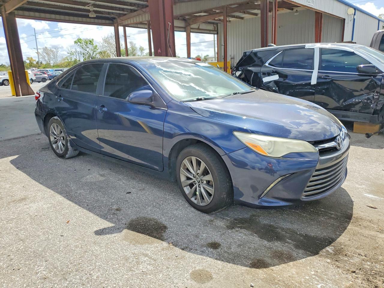 2015 TOYOTA CAMRY XLE photo 10