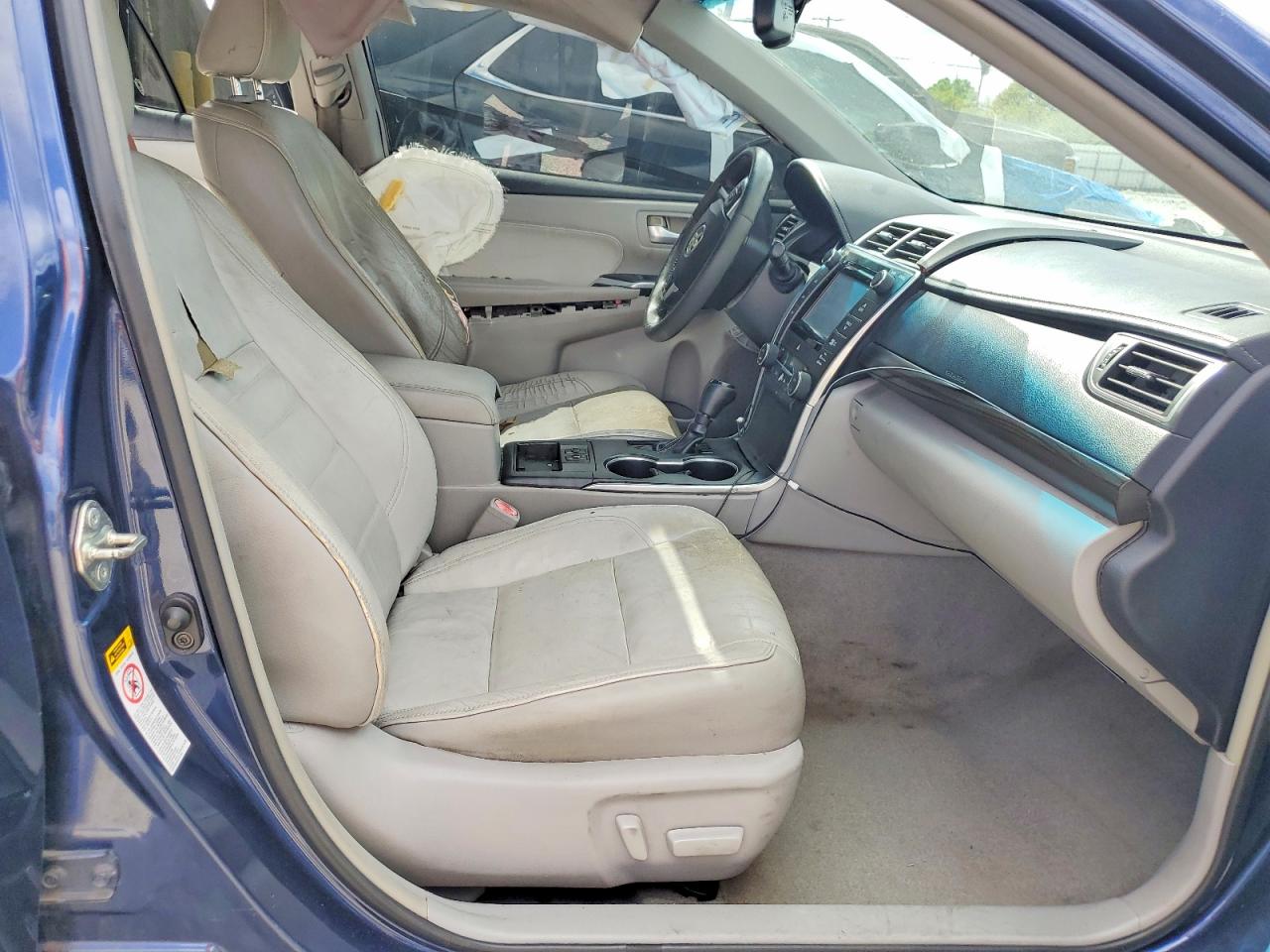 2015 TOYOTA CAMRY XLE photo 19