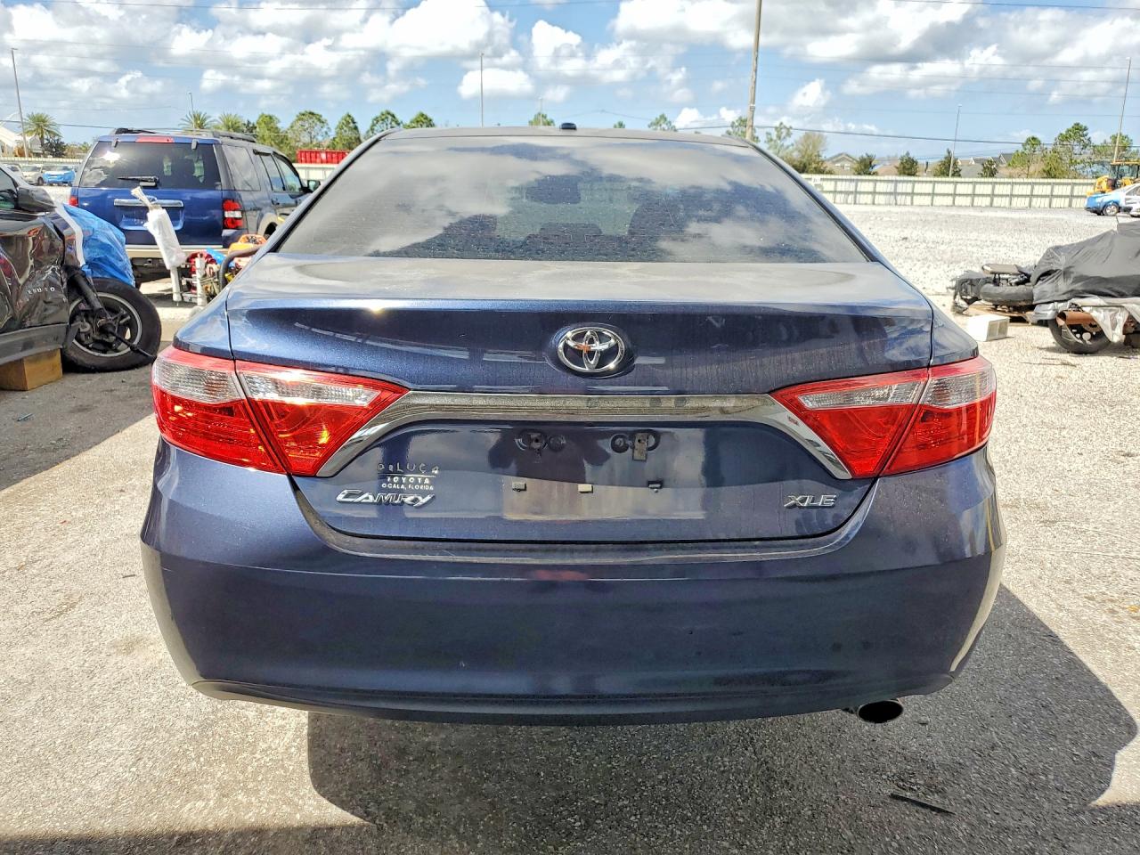 2015 TOYOTA CAMRY XLE photo 16