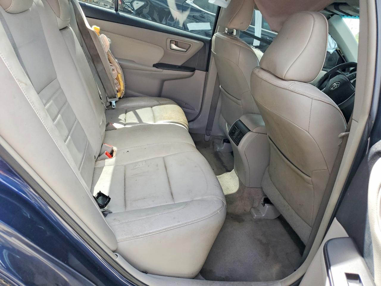 2015 TOYOTA CAMRY XLE photo 28