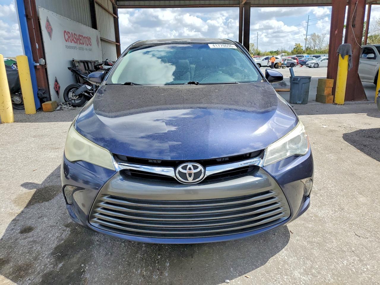 2015 TOYOTA CAMRY XLE photo 13