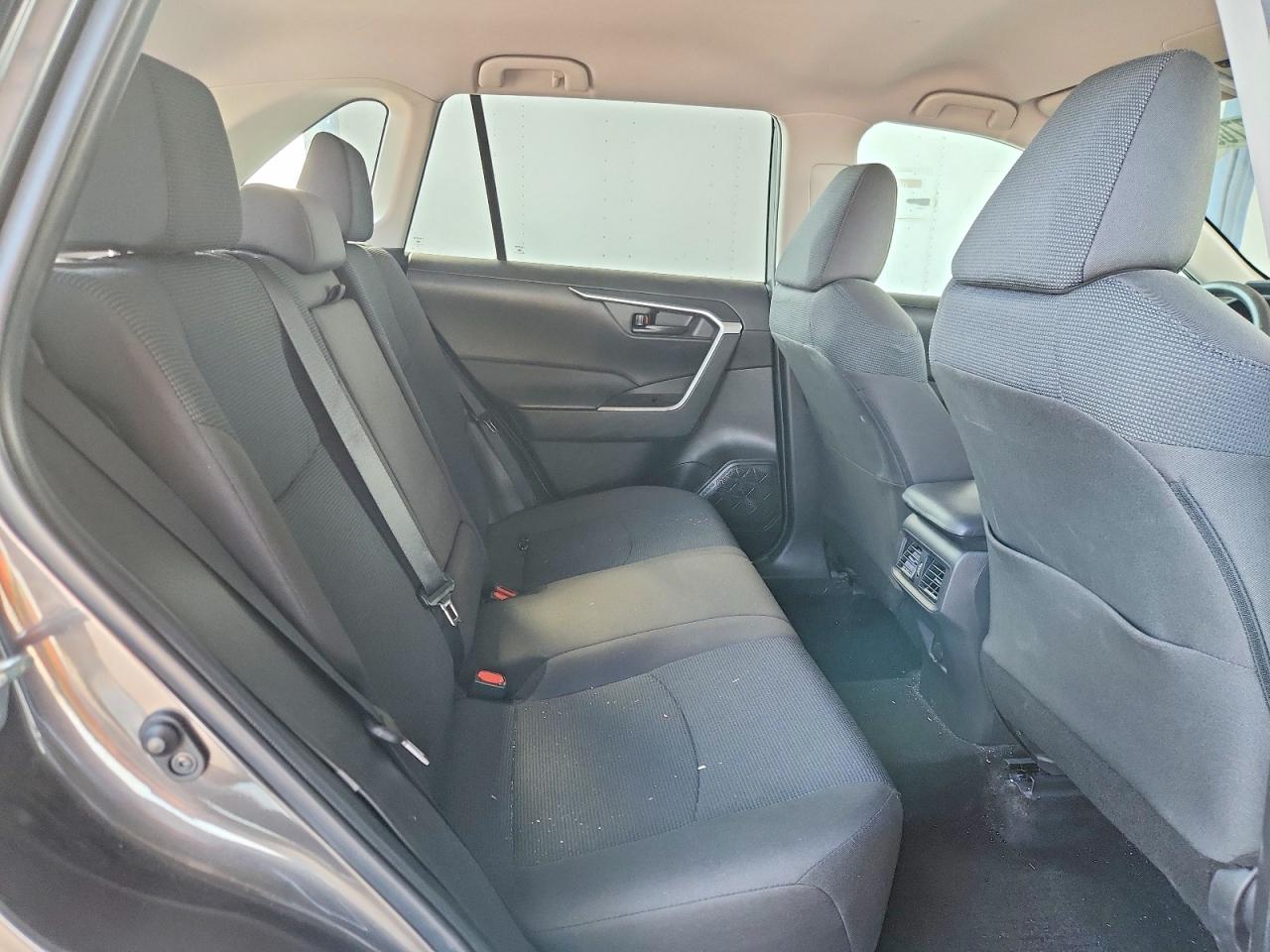 2022 TOYOTA RAV4 LE photo 21
