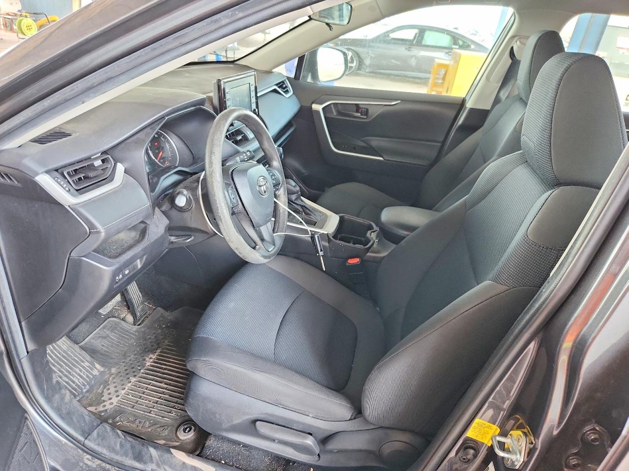 2022 TOYOTA RAV4 LE photo 13