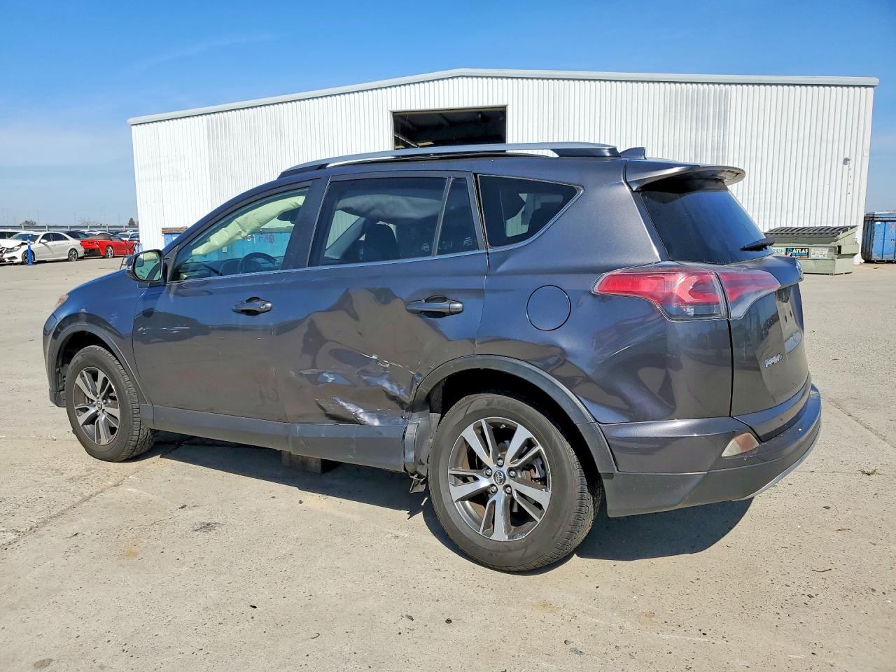 2017 TOYOTA RAV4 XLE photo 4