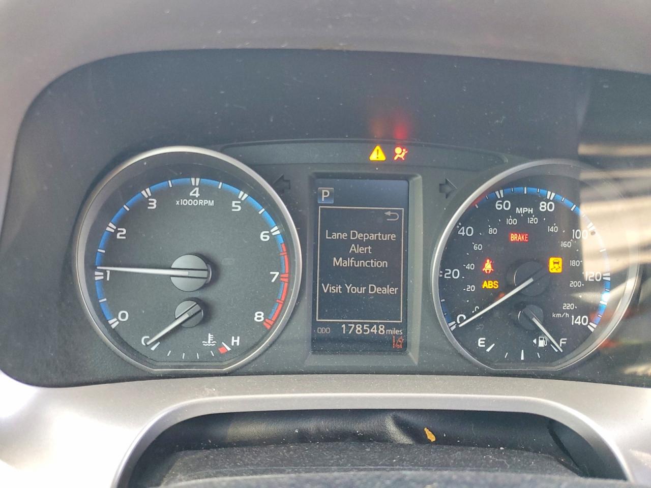 2017 TOYOTA RAV4 XLE photo 25