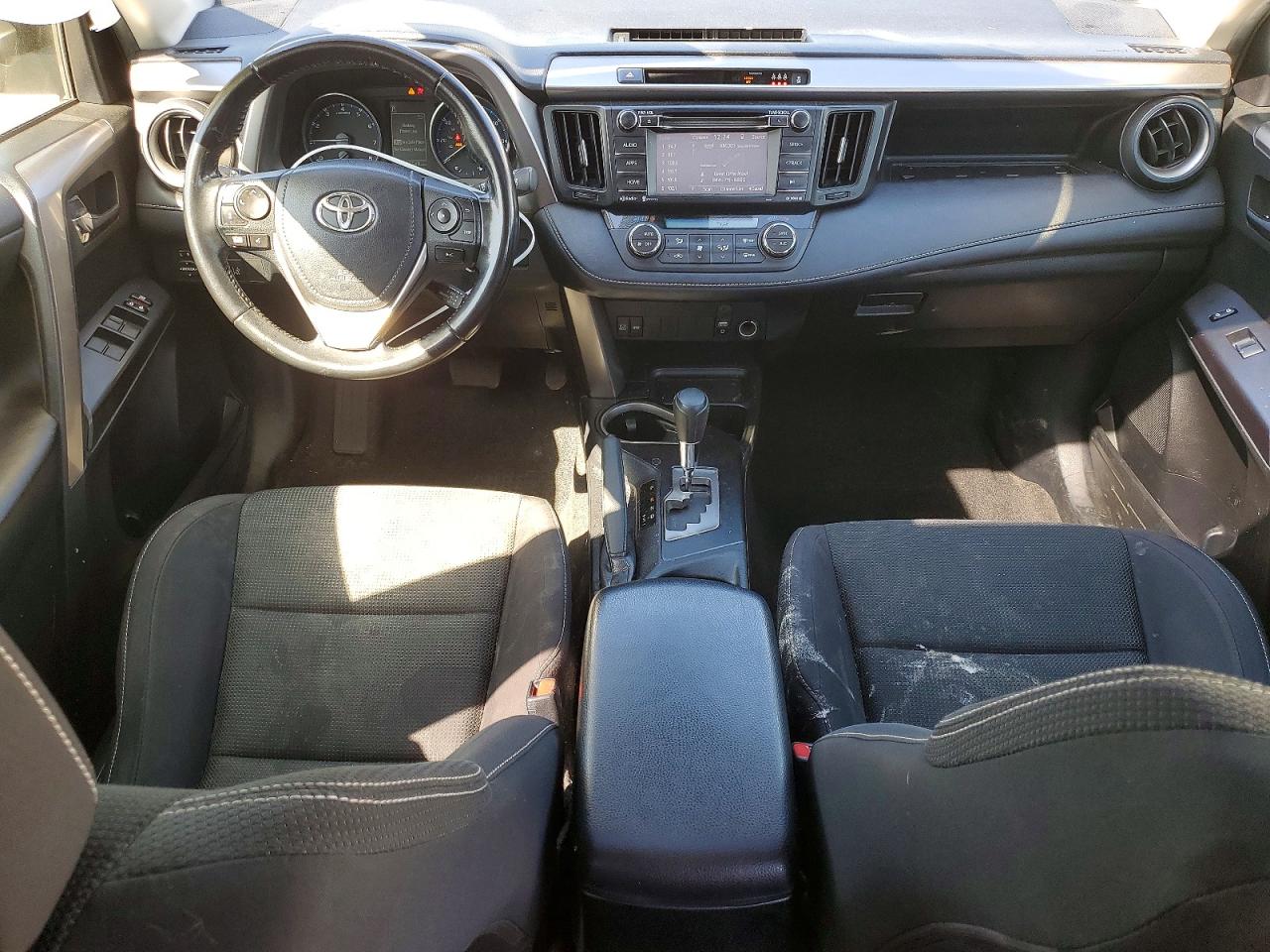 2017 TOYOTA RAV4 XLE photo 22