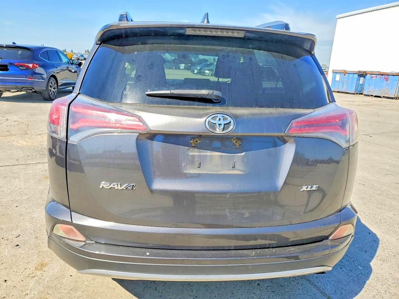 2017 TOYOTA RAV4 XLE photo 16