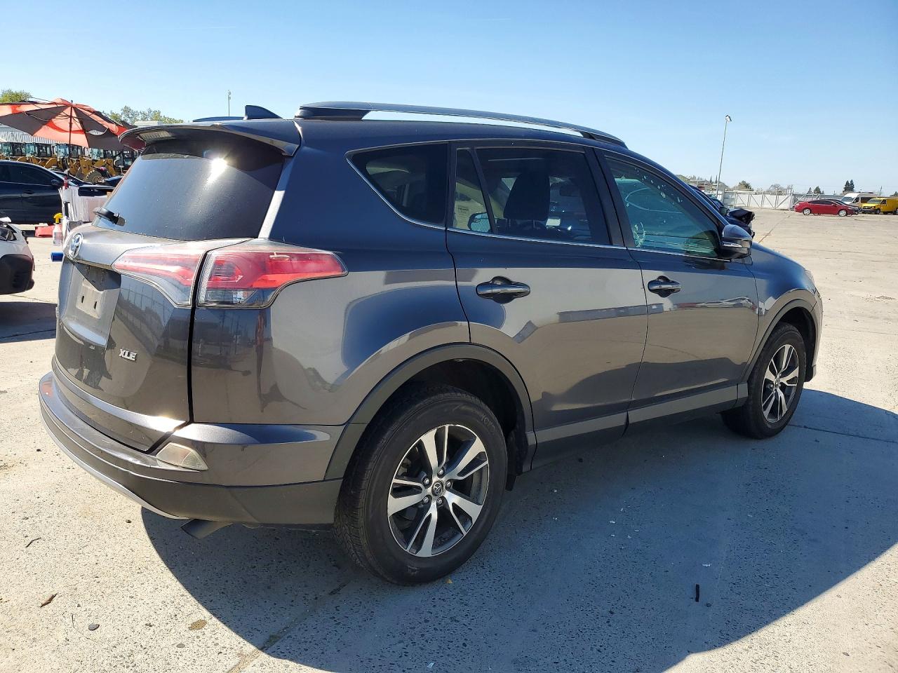 2017 TOYOTA RAV4 XLE photo 7