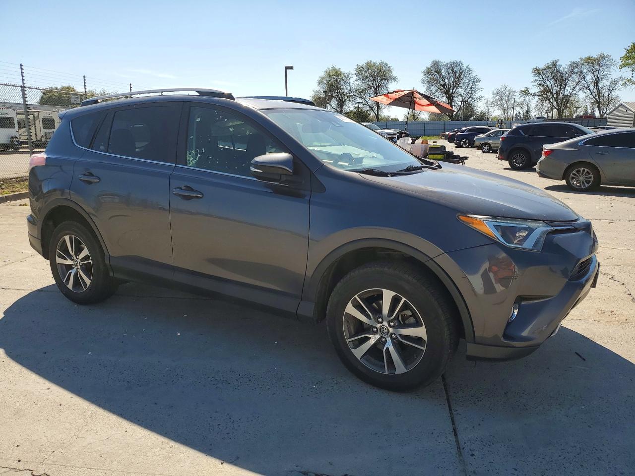 2017 TOYOTA RAV4 XLE photo 10
