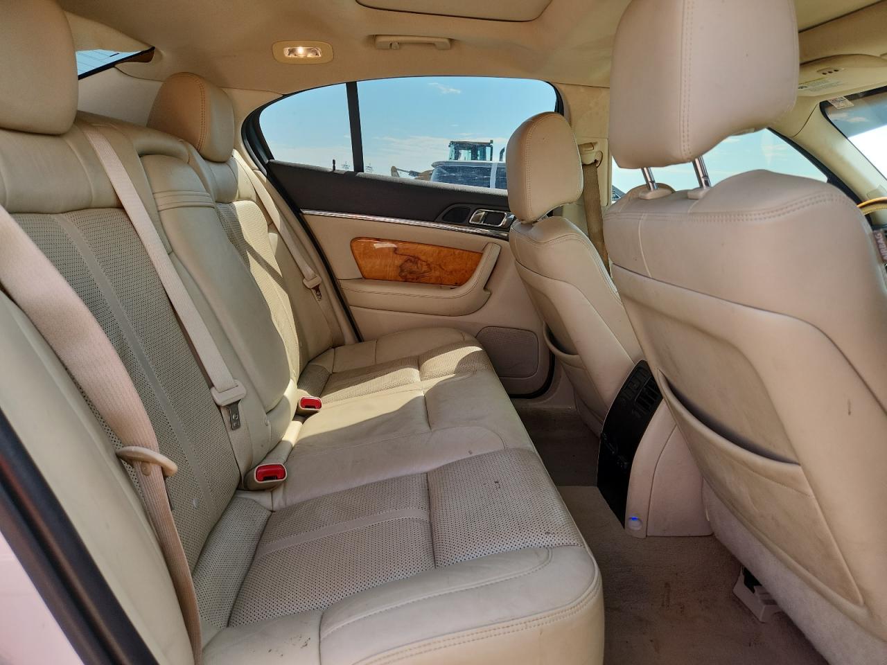 2011 LINCOLN MKS photo 19