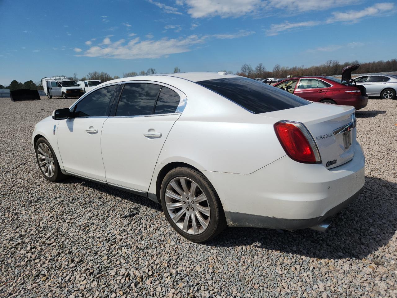 2011 LINCOLN MKS photo 3