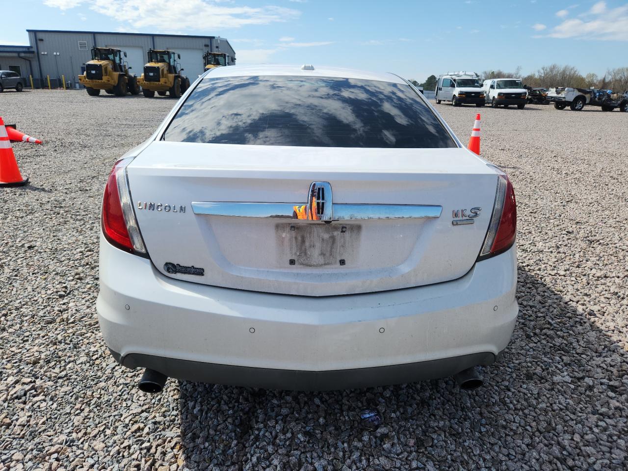 2011 LINCOLN MKS photo 11