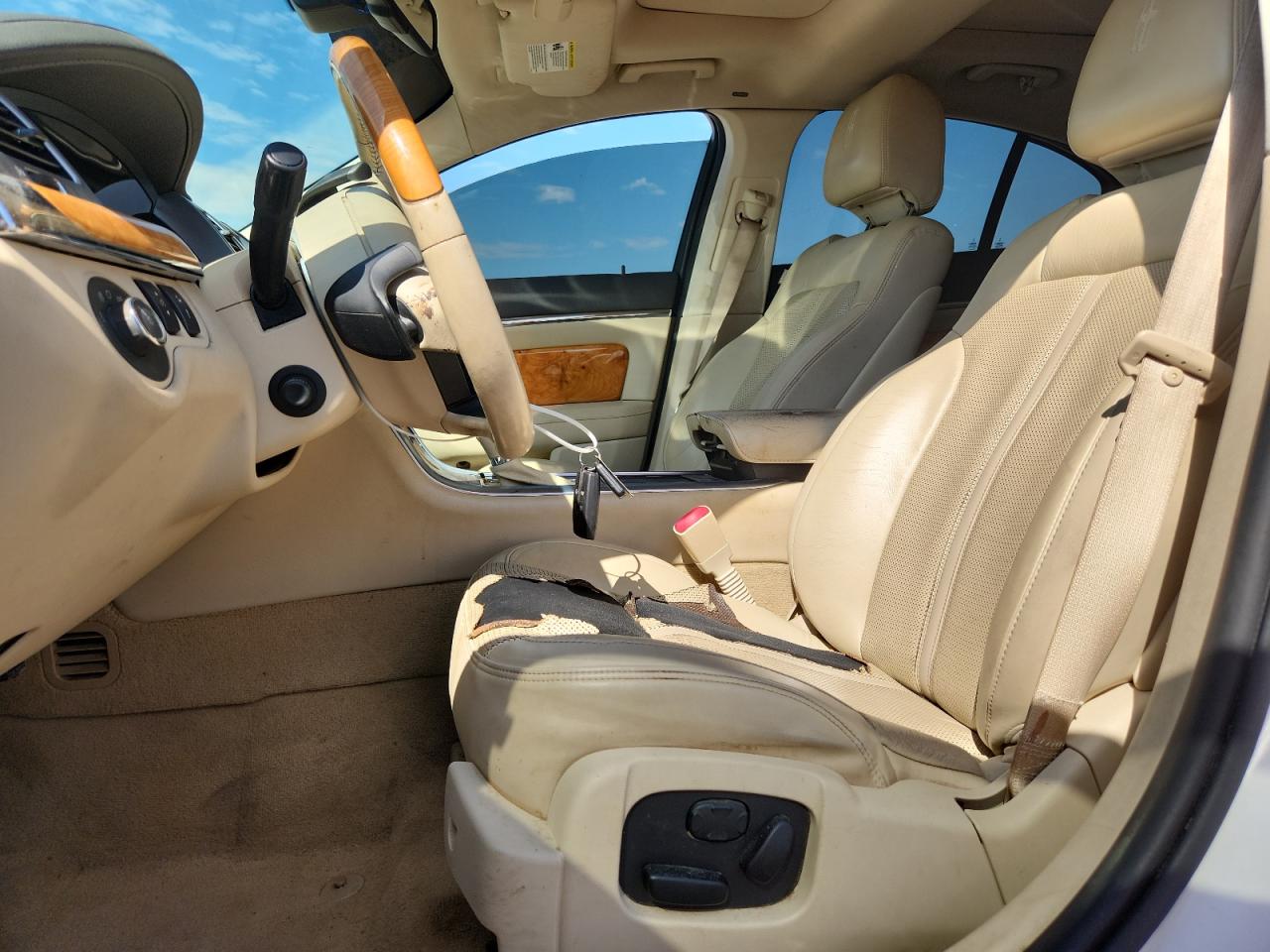 2011 LINCOLN MKS photo 13