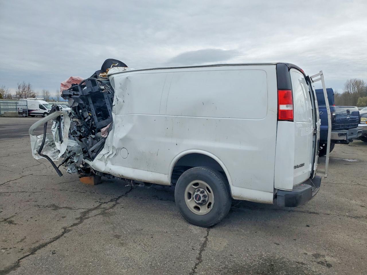 2023 GMC SAVANA 2500 CARGO UTILITY / SERVICE VAN photo 3