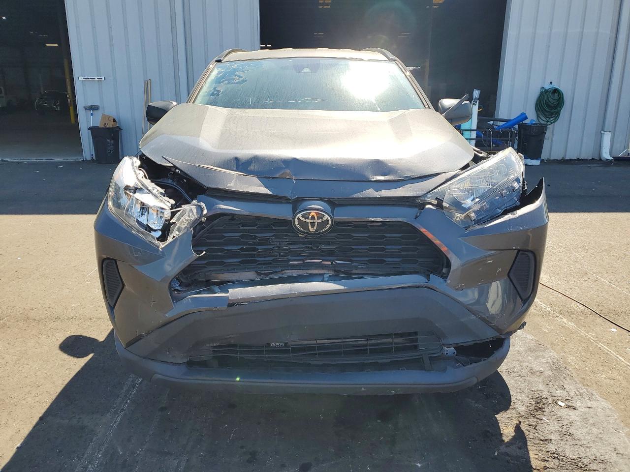2019 TOYOTA RAV4 LE photo 5