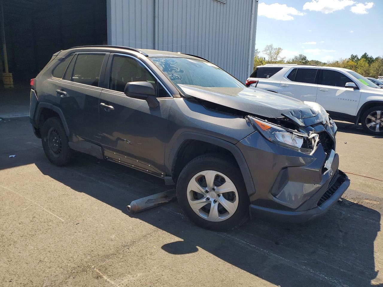 2019 TOYOTA RAV4 LE photo 4